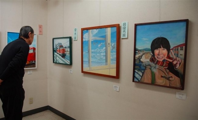 高校生徒絵画作品展力作並ぶ 勝毎サロン
