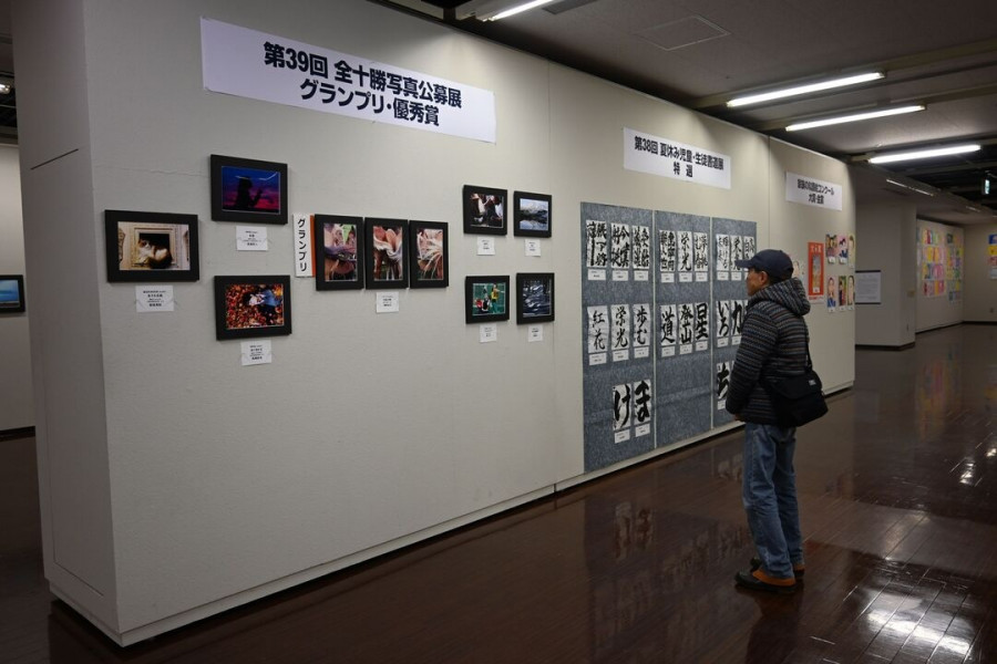 家族の似顔絵、夏休み書道展、全十勝写真公募展 合同作品展開催